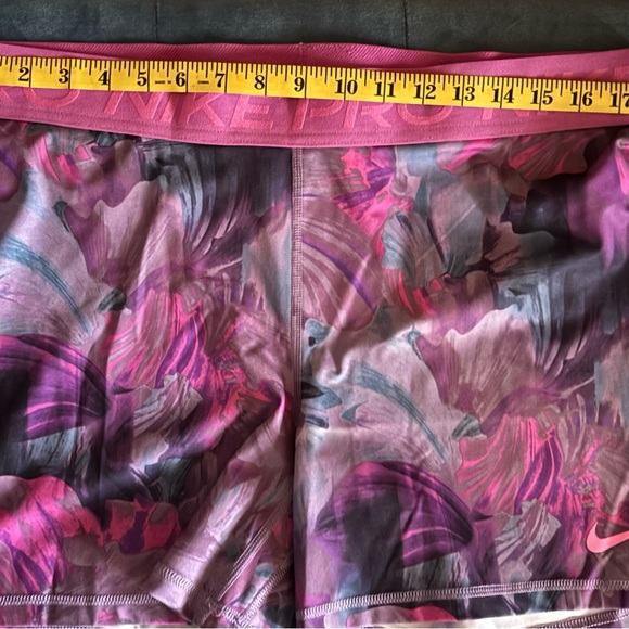 Nike Pro Dri-FIT Shorts in Cream and Purple - Picture 1 of 4
